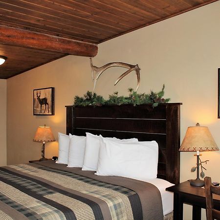 Elkhorn Cabins And Inn Уест Йелоустоун Екстериор снимка