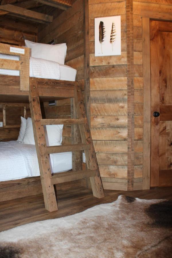Elkhorn Cabins And Inn Уест Йелоустоун Екстериор снимка
