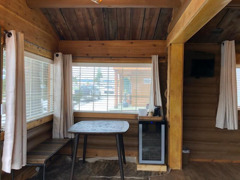 Elkhorn Cabins And Inn Уест Йелоустоун Стая снимка