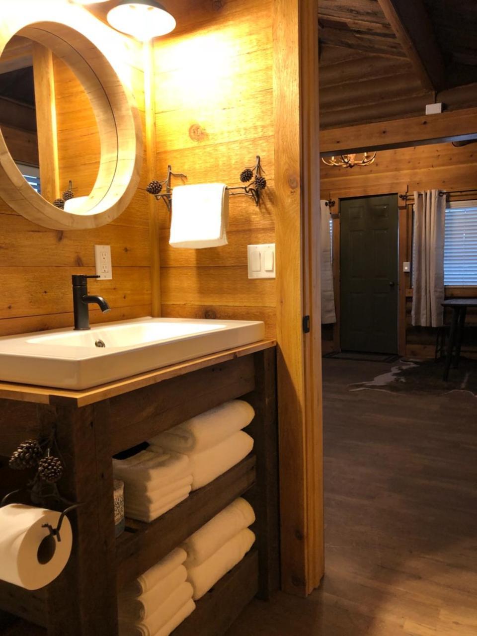 Elkhorn Cabins And Inn Уест Йелоустоун Стая снимка