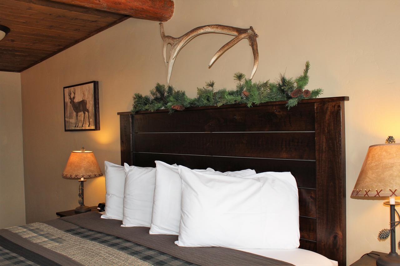 Elkhorn Cabins And Inn Уест Йелоустоун Екстериор снимка