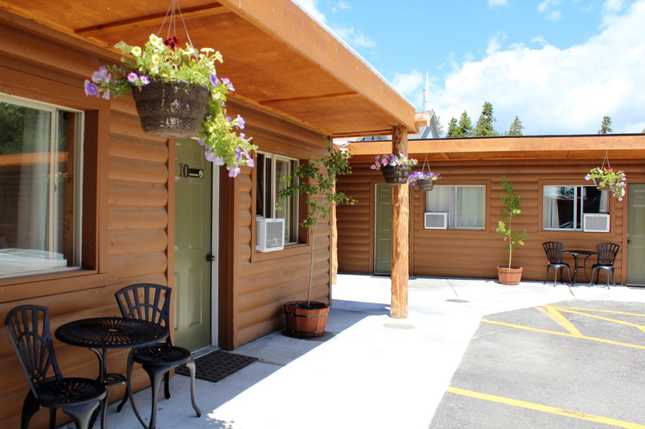 Elkhorn Cabins And Inn Уест Йелоустоун Екстериор снимка