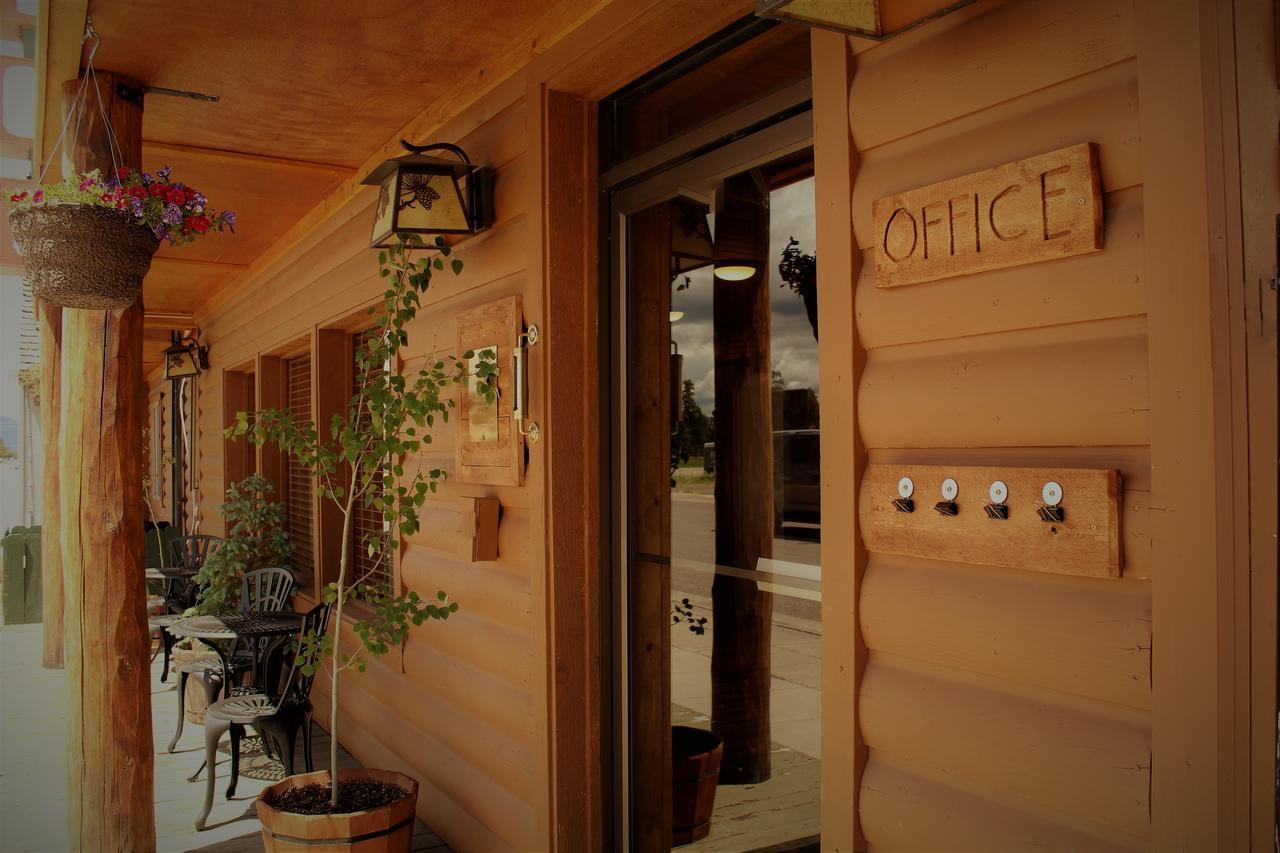 Elkhorn Cabins And Inn Уест Йелоустоун Екстериор снимка