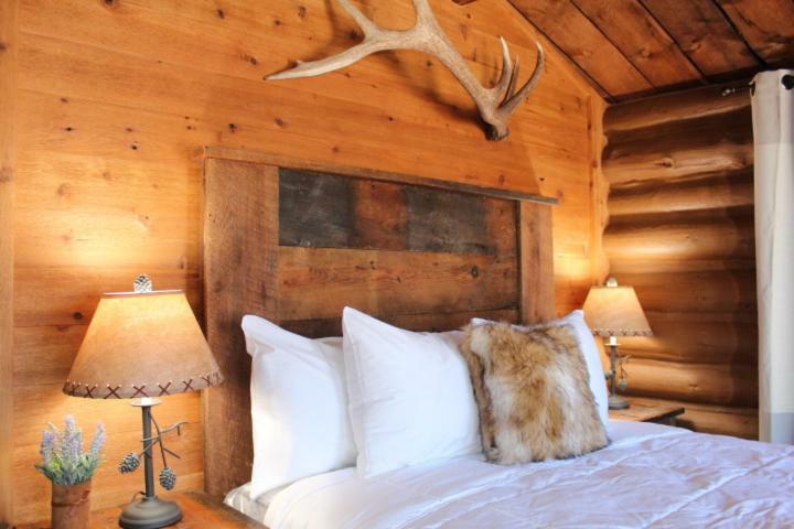 Elkhorn Cabins And Inn Уест Йелоустоун Екстериор снимка